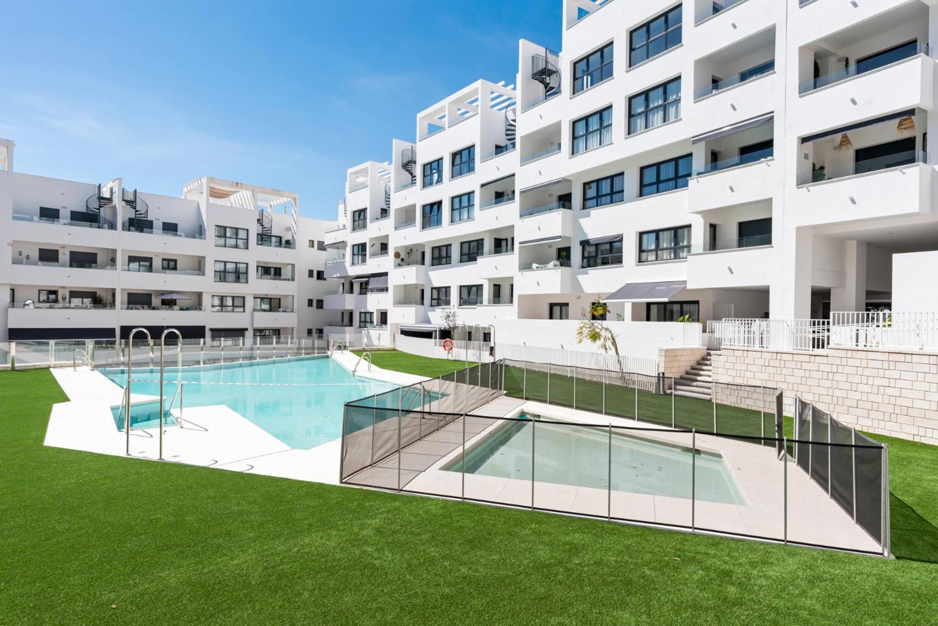 Beautiful 2-Bedroom Apartment Near Center And Beach เอสเตโปนา ภายนอก รูปภาพ
