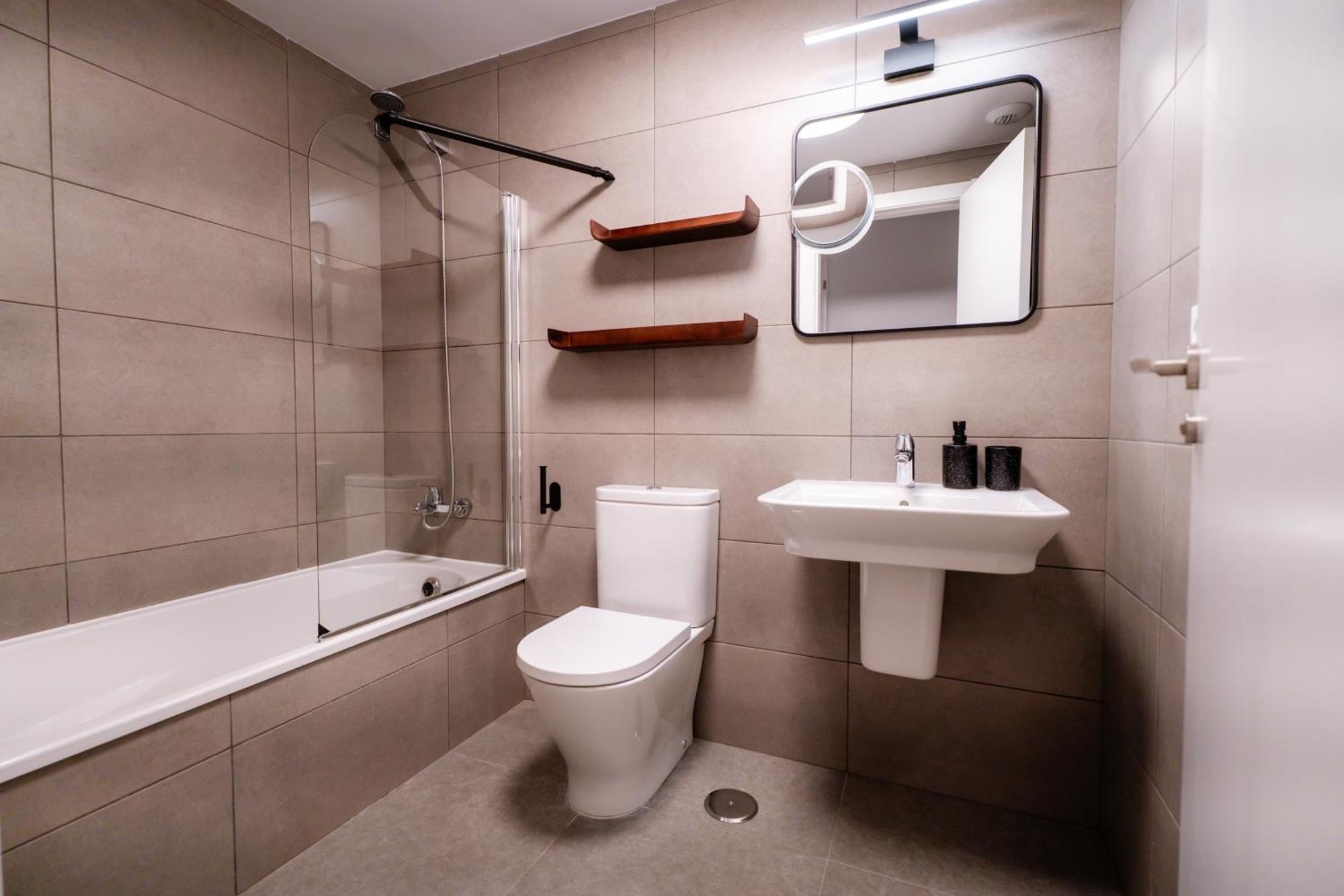 Beautiful 2-Bedroom Apartment Near Center And Beach เอสเตโปนา ภายนอก รูปภาพ