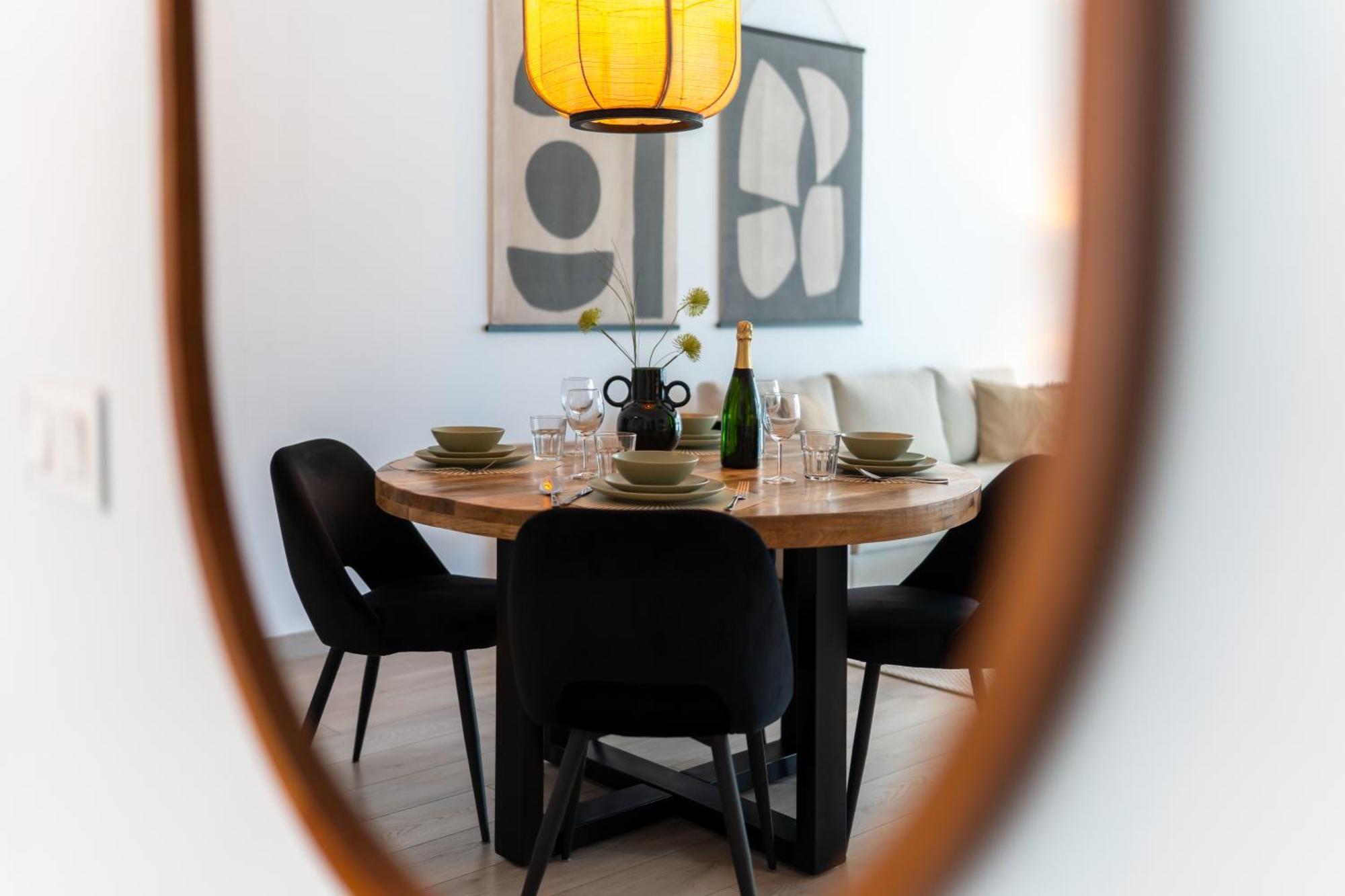 Beautiful 2-Bedroom Apartment Near Center And Beach เอสเตโปนา ภายนอก รูปภาพ
