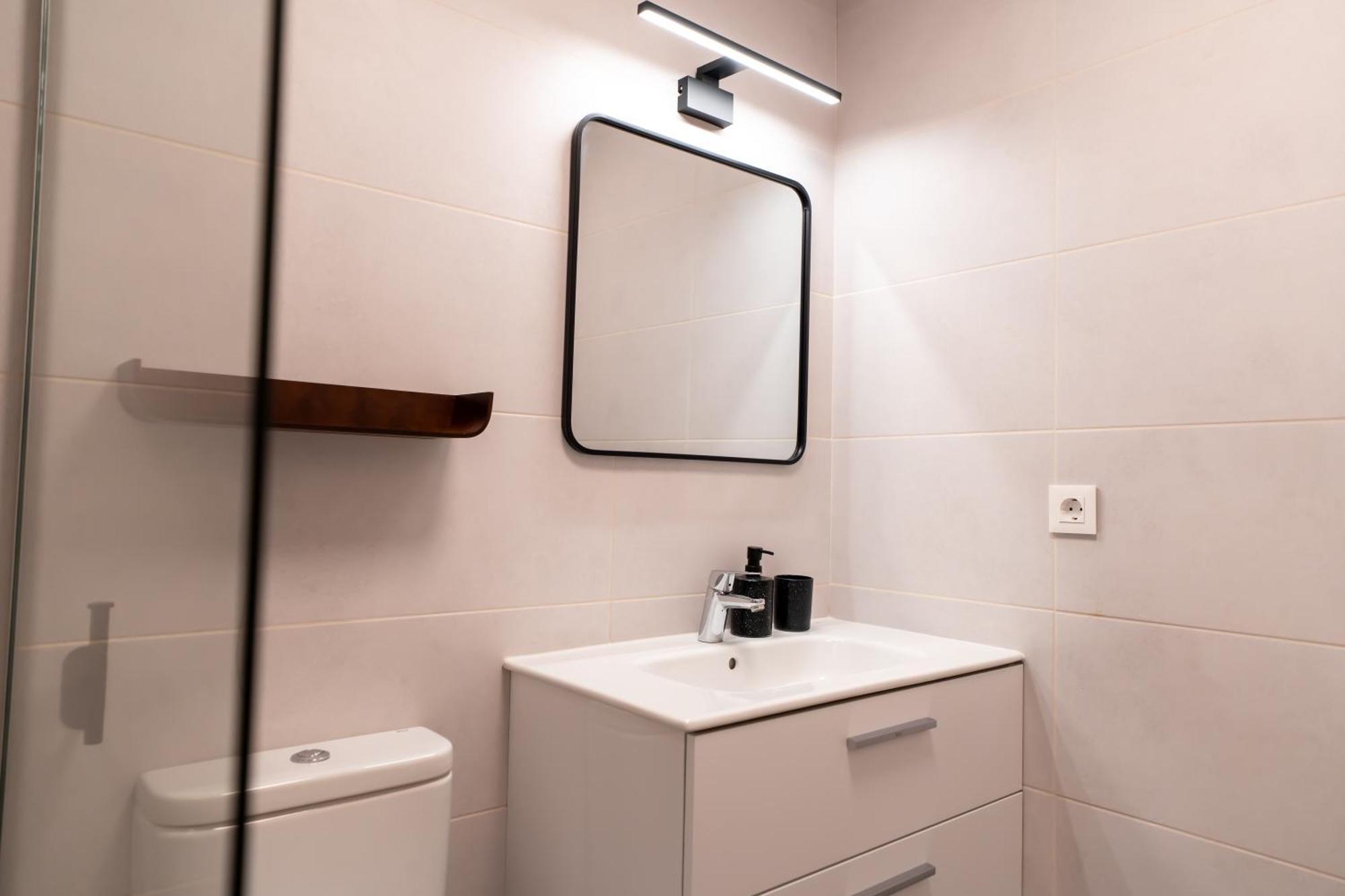 Beautiful 2-Bedroom Apartment Near Center And Beach เอสเตโปนา ภายนอก รูปภาพ